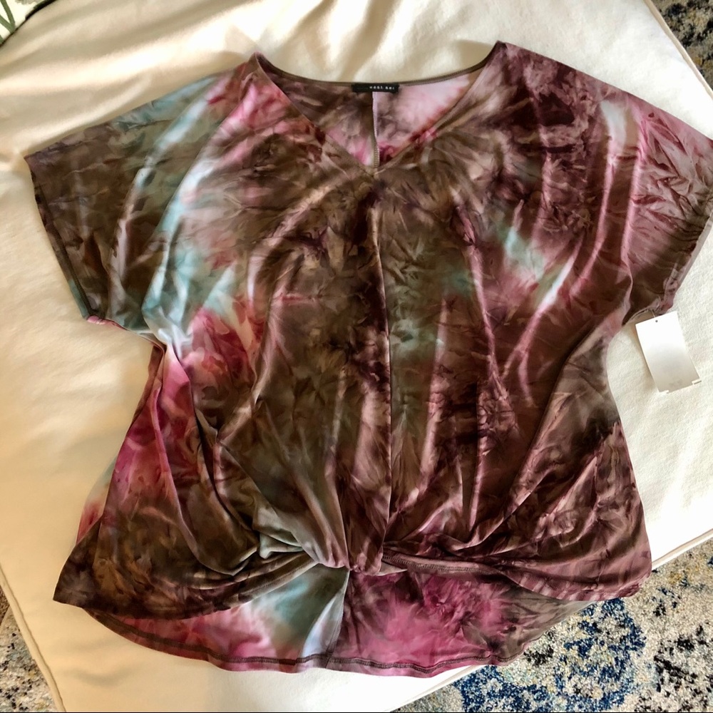 West Kei twist front top. NEW.